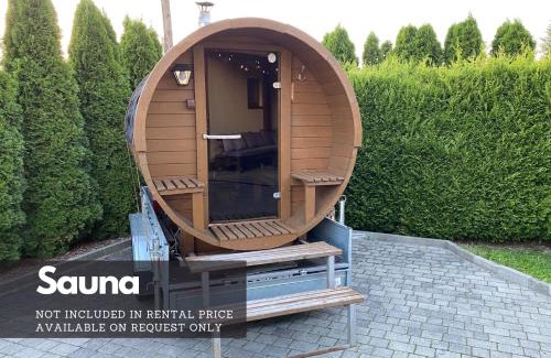 Goczałkowice Dolne Apartment | 4 Bedroom family house with access to a hot tub