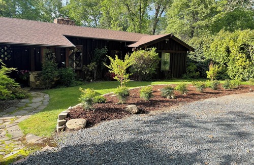 Murphy House | 4-bedroom house in beautiful Rogue River Oregon with WiFi, AC.