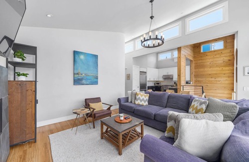 Capitola House | 4 bedroom home in Capitola Village, free parking!