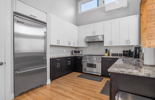 Capitola House | 4 bedroom home in Capitola Village, free parking!