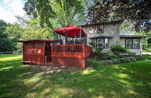 Sawyer House | 4 Bedroom Home Near Warren Dunes State Park