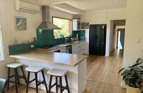 Ventnor House | 4 bedroom home with rural views close to beautiful safe family friendly beach