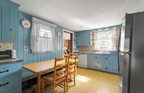 Falmouth House | 4-bedroom house. 5 minute walk to beach, 1 mile to historic Falmouth center