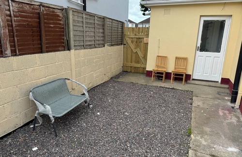 Lucan House | 4-bedroom house in charming Lucan with WiFi