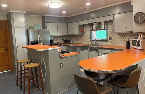 Salem House | 4-bedroom house in charming Salem with WiFi, AC. Relax and unwind