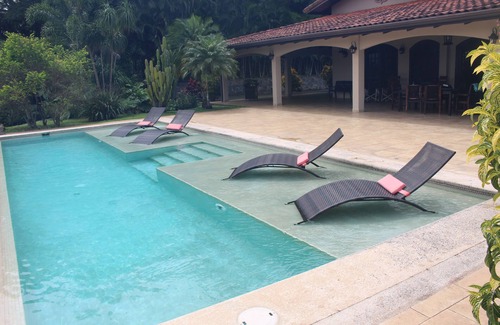 Mercedes House | 4-bedroom house in fabulous Atenas relaxing pool and view for miles.