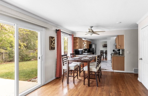 Willow Park House | 4-bedroom house in tranquil Aurora with AC, WiFi. Enjoy a peaceful getaway