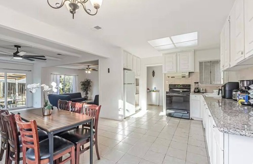 Morrill House | 4-bedroom house with WiFi in North San Jose, fully furnished.