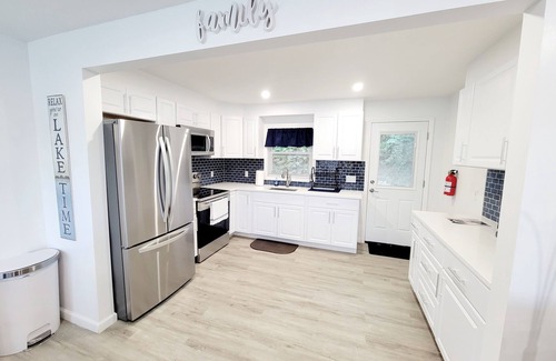 Lake Hopatcong House | 4 Bedroom Lake Hopatcong Lakehouse with Kayaks and Paddleboat