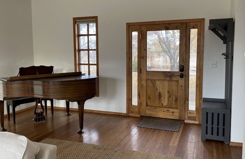 Bend House | 4 bedroom Modern Farmhouse, 5 acres, mt. views, Bend, Tumalo @alpenglowfarmhouse