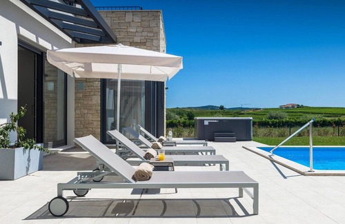 Brtonigla House | 4 bedroom nice home in Brtonigla