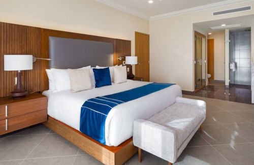 San Jose del Cabo Resort | 4-bedroom penthouse at Villa La Valencia, Los Cabos Thanksgiving 2026.