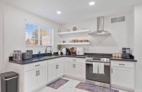 Maryvale House | 4 Bedroom Pool Home with Modern Amenities