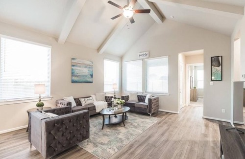 Sienna Plantation Apartment | 4 Bedroom Single family 92461 by Houzlet