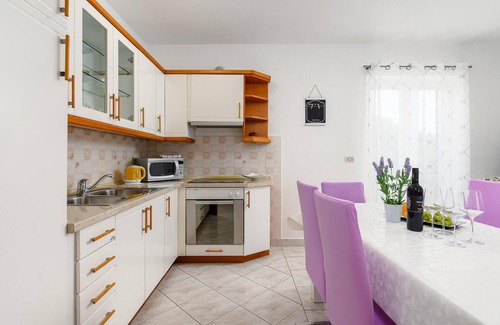 Pican House | 4 bedroom stunning home in Jurani