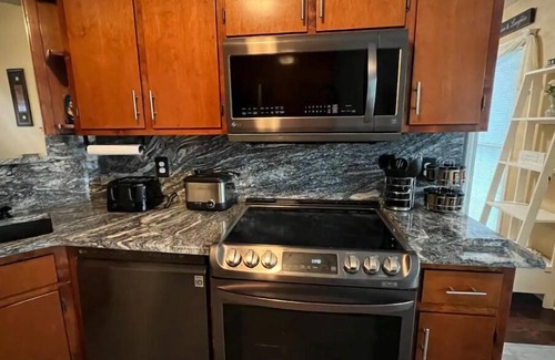 Clarksville House | 4-bedroom vacation home 16 minutes from Austin Peay State University