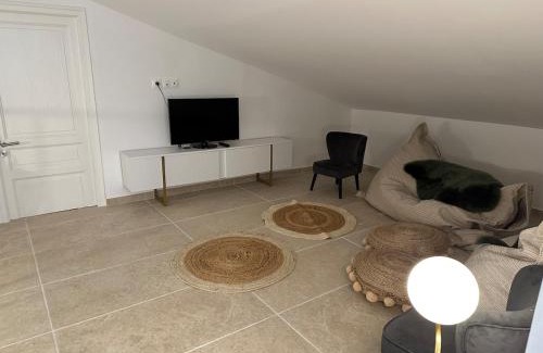 Cabrieres-d'Avignon Villa | 4 bedroom villa, private pool and garden