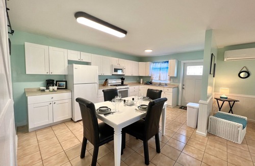 Treasure Cay House | 4 bedroom with dock Black Sound - Sleeps 8