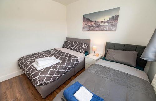 Greenwich House | 4 bedrooms,2 bathrooms house with free parking