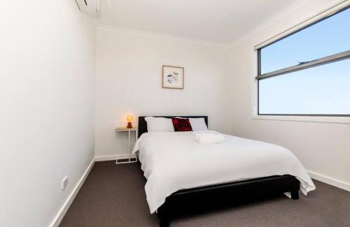 Clayton Apartment | 4 Bedrooms Lovely House in Clayton Central