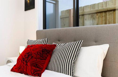 Clayton Apartment | 4 Bedrooms Lovely House in Clayton Central