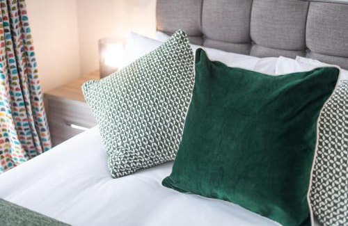 Landore Apartment | 4 Bedrooms, Smart Tv's in all rooms