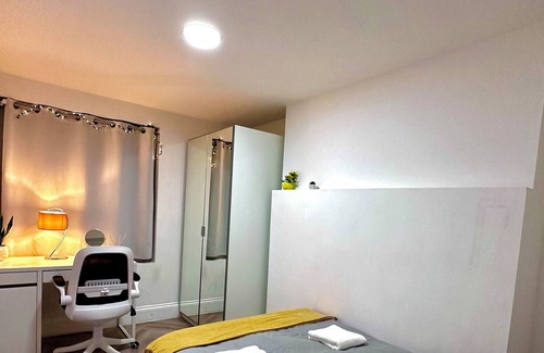 Cantelowes House | 4 Bedrooms with Garden Modern & Luxurious Retreat in the Heart of the City