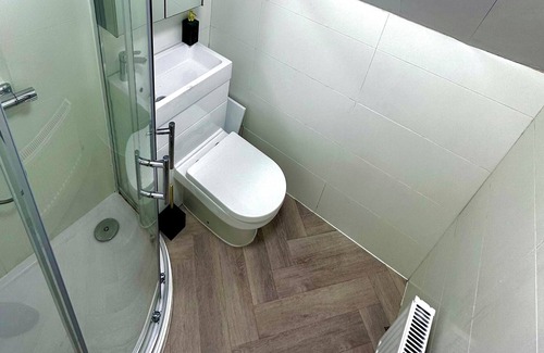 Cantelowes House | 4 Bedrooms with Garden Modern & Luxurious Retreat in the Heart of the City