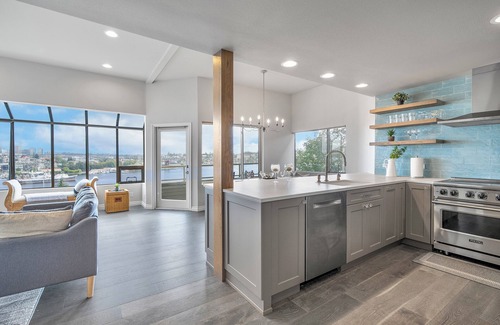 East Queen Anne Condo | 4 Beds Cozy Condo w/Stunning Lake Union, Mountain & Seattle City View