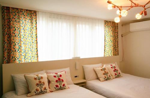 Seogyo-dong Apartment | 4 Beds in the Heart of Hongdae, Mangwon, Sangsu & Red Road