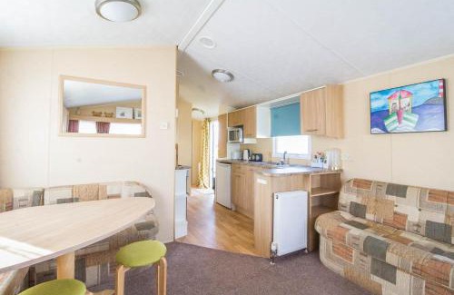 Anderby Creek Other | 4 Berth Caravan For Hire At Sunkist Holiday Park Near Skegness Ref 42084S