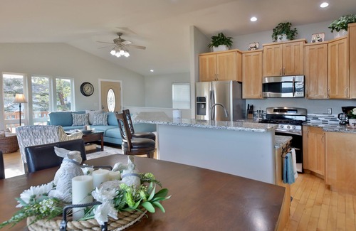 Freeland House | 4 BR Beautiful House, stunning views, walk to Golf and Beach.