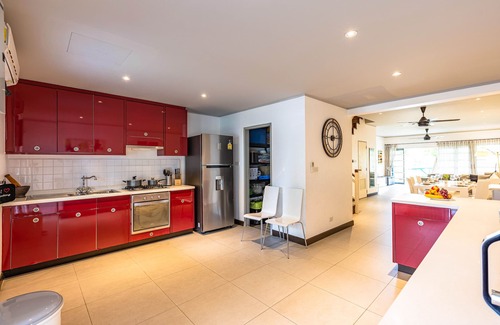 Khao Takiab House | 4 BR Townhouse in Great Location BSS