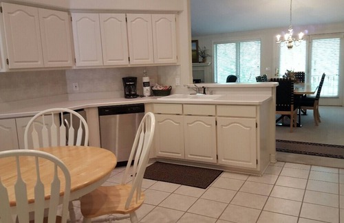 Hot Springs Village House | 4 Charca Way - HDTV, WIFI. Nicely furnished vacation rental home in Magellan