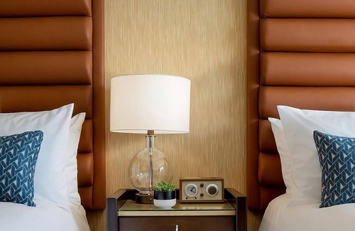Downtown Portland Hotel | 4 Classy Units on Dossier Portland Art Museum! Valet Parking, Pets Allowed