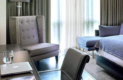 West Plaza Hotel | 4 Comfortable Units! Onsite Pool, Pets Allowed, Near Nelson-Atkins Museum of Art