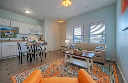 Port Aransas Cottage | 4 Costa Bahia Condos