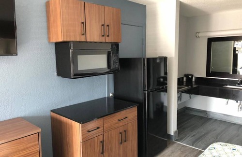San Antonio Hotel | 4 Cozy Studios w/Kitchenette Near Alamodome – Great for Extended Stays