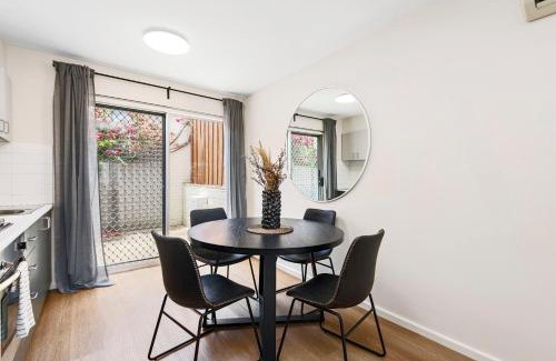 Daglish Apartment | 4 Cute Cunningham Close To Subiaco - Sleeps 4