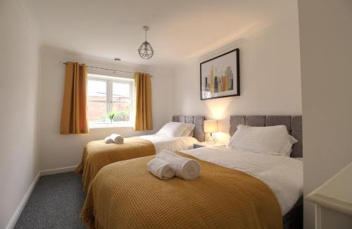 Wakefield Apartment | 4 Dbl Beds, Modern Apartment, Free Parking and Home-from-home