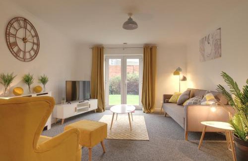 Wakefield Apartment | 4 Dbl Beds, Modern Apartment, Free Parking and Home-from-home