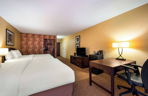 Novi Hotel | 4 Family-Friendly Rooms with Indoor Pool, Pet-Friendly, and Great Location