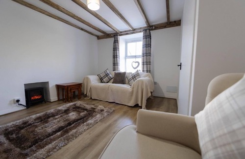 Llanybydder Cottage | 4 Guests - Pet Friendly - Fireplace - Parking