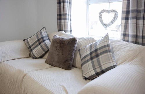 Llanybydder Cottage | 4 Guests - Pet Friendly - Fireplace - Parking