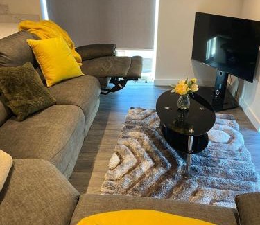 Greenwich Apartment | 4 Guests - PetOK - Parking - 35min Central London