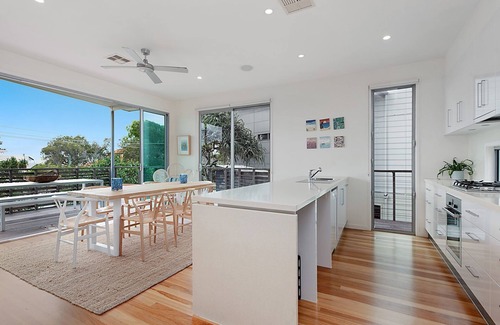 Dicky Beach House | 4 Mackay Street Dicky Beach