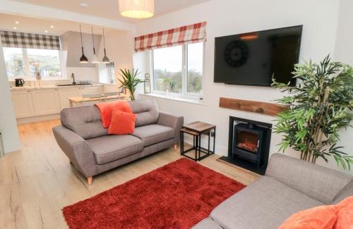 Fylingthorpe House | 4 Maypole Green