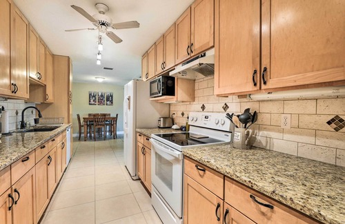 South Bradenton House | 4 Mi to Dtwn: Home w/Pool & BBQ in Bradenton