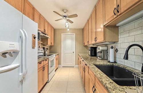 South Bradenton House | 4 Mi to Dtwn: Home w/Pool & BBQ in Bradenton
