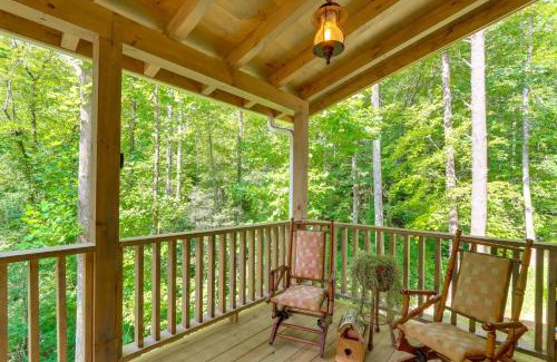 Cherry Log House | 4 Mi to Fall Branch Falls Peaceful Cabin with Deck